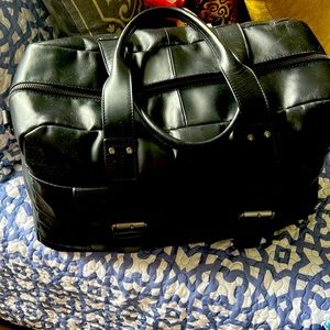 Black leather Wilson Leather Co travel duffle. Like new condition weekend bag!